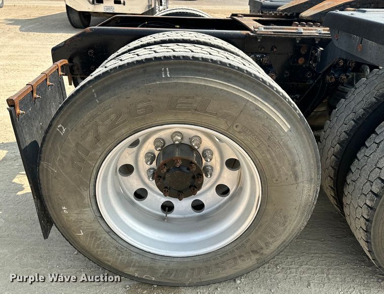 image for item DQ6888 2010 Kenworth T800 semi truck