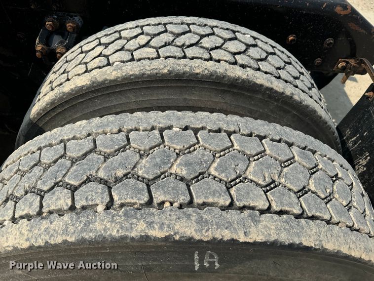 image for item DQ6888 2010 Kenworth T800 semi truck