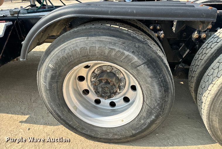 image for item DQ6888 2010 Kenworth T800 semi truck