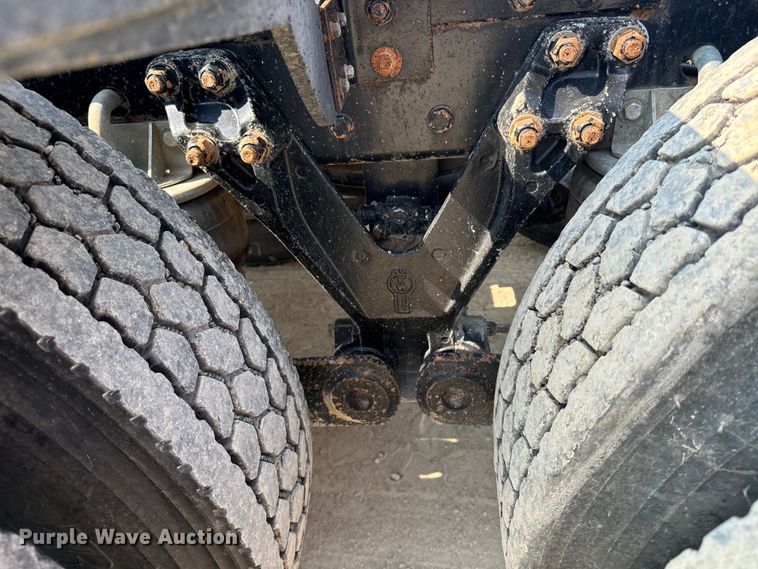 image for item DQ6888 2010 Kenworth T800 semi truck