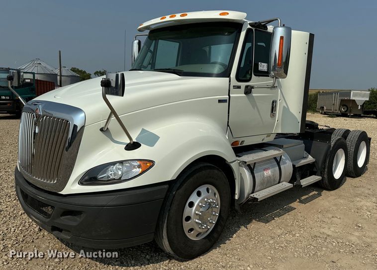 image for item DQ6906 2011 International  Prostar semi truck