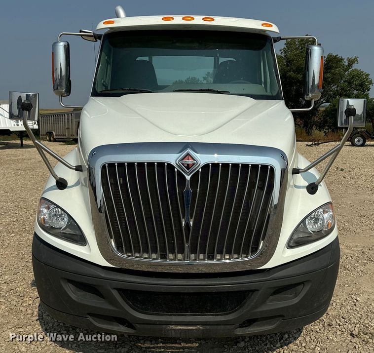 image for item DQ6906 2011 International  Prostar semi truck