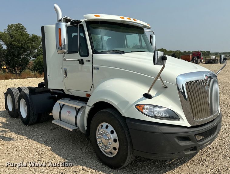 image for item DQ6906 2011 International  Prostar semi truck