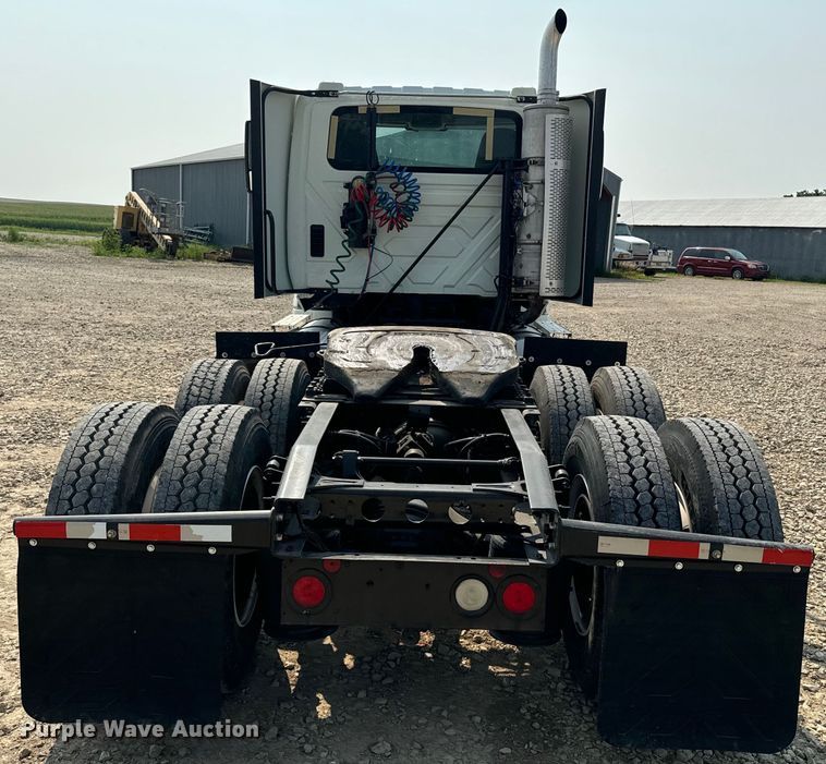 image for item DQ6906 2011 International  Prostar semi truck