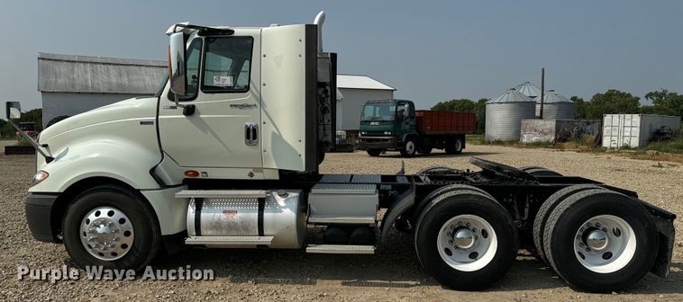 image for item DQ6906 2011 International  Prostar semi truck