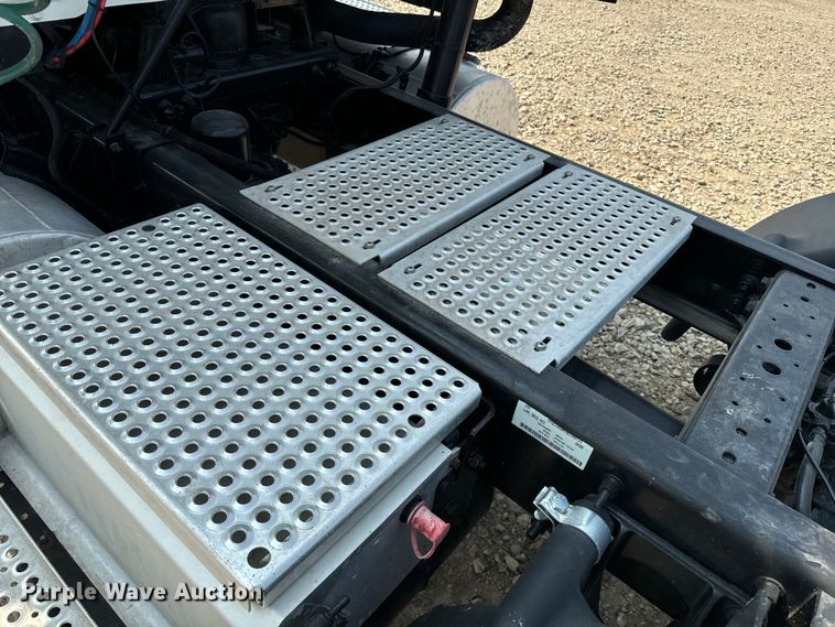 image for item DQ6906 2011 International  Prostar semi truck