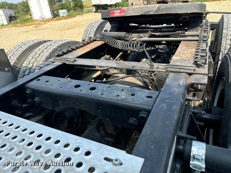 image for item DQ6906 2011 International  Prostar semi truck