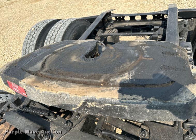 image for item DQ6906 2011 International  Prostar semi truck