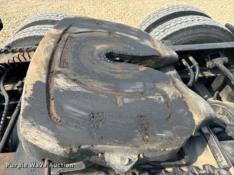 image for item DQ6906 2011 International  Prostar semi truck