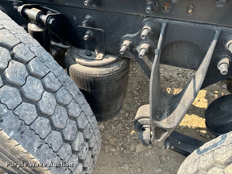 image for item DQ6906 2011 International  Prostar semi truck