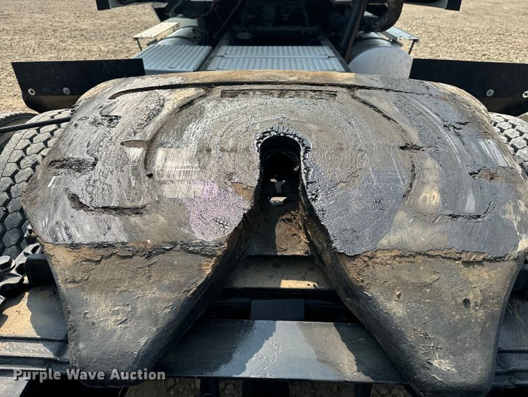 image for item DQ6906 2011 International  Prostar semi truck