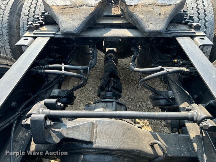 image for item DQ6906 2011 International  Prostar semi truck