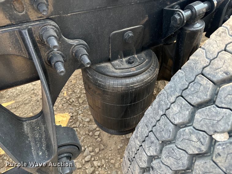 image for item DQ6906 2011 International  Prostar semi truck