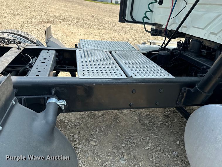 image for item DQ6906 2011 International  Prostar semi truck