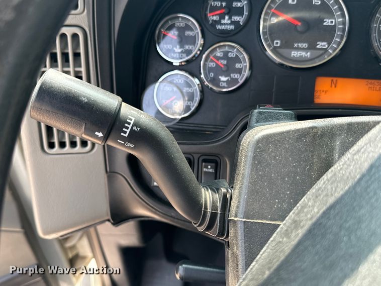 image for item DQ6906 2011 International  Prostar semi truck