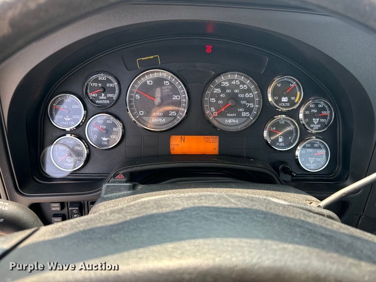 image for item DQ6906 2011 International  Prostar semi truck