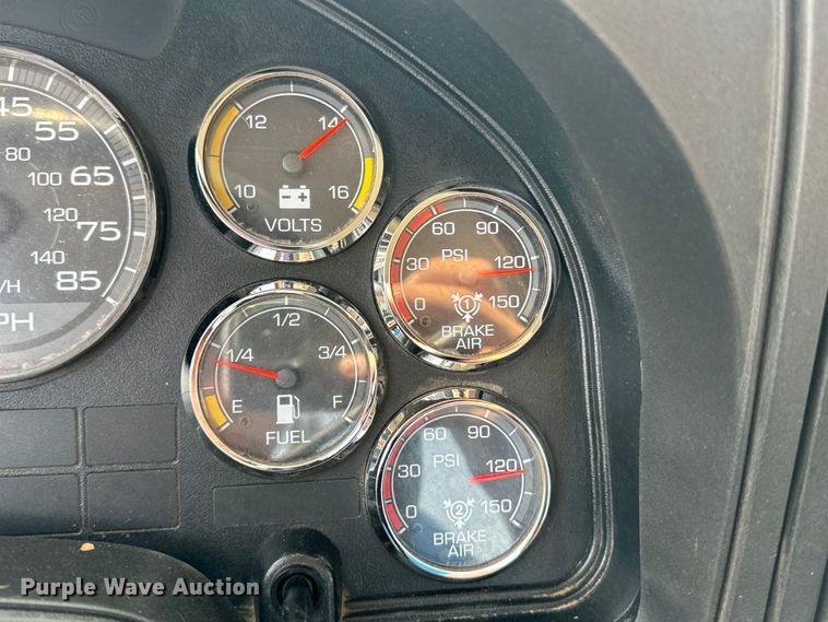 image for item DQ6906 2011 International  Prostar semi truck