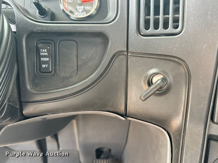 image for item DQ6906 2011 International  Prostar semi truck