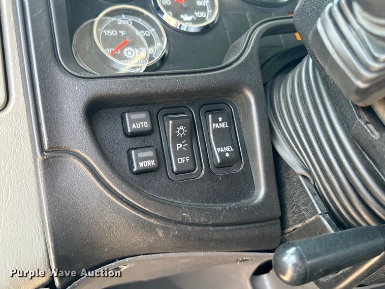 image for item DQ6906 2011 International  Prostar semi truck