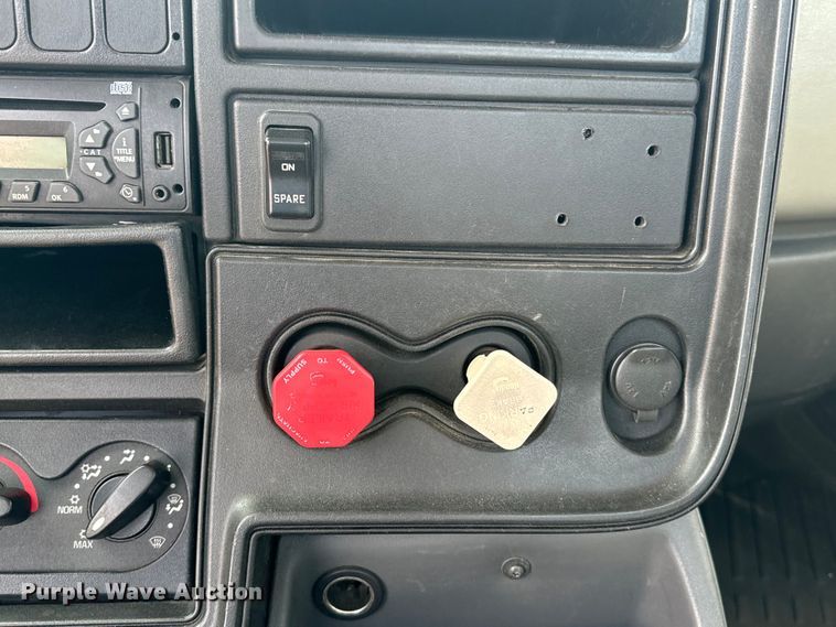 image for item DQ6906 2011 International  Prostar semi truck