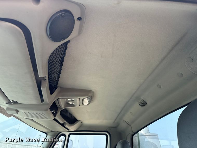 image for item DQ6906 2011 International  Prostar semi truck