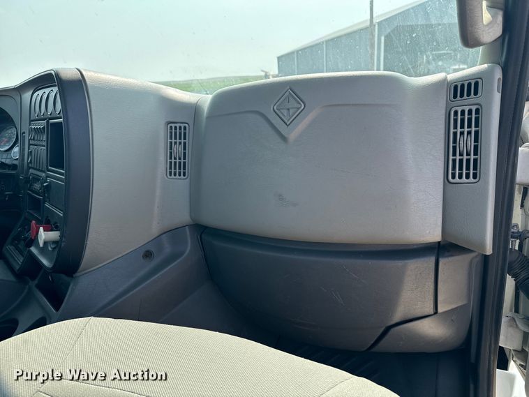 image for item DQ6906 2011 International  Prostar semi truck