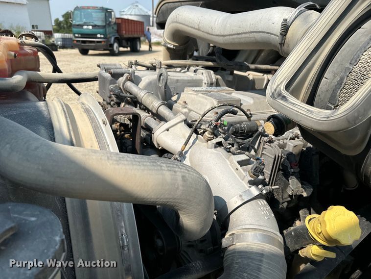 image for item DQ6906 2011 International  Prostar semi truck