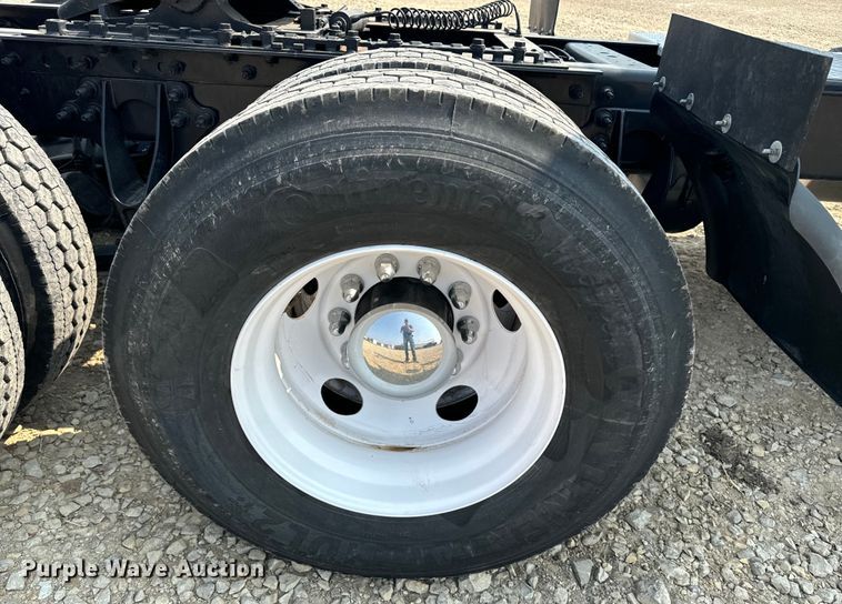 image for item DQ6906 2011 International  Prostar semi truck