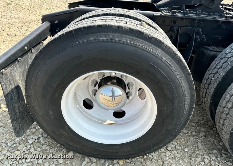 image for item DQ6906 2011 International  Prostar semi truck