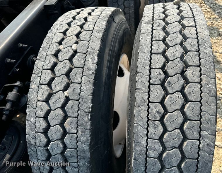 image for item DQ6906 2011 International  Prostar semi truck