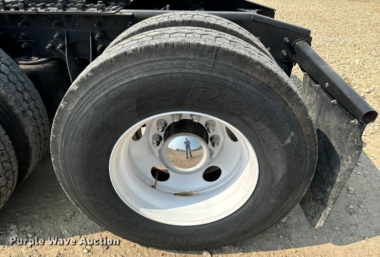 image for item DQ6906 2011 International  Prostar semi truck