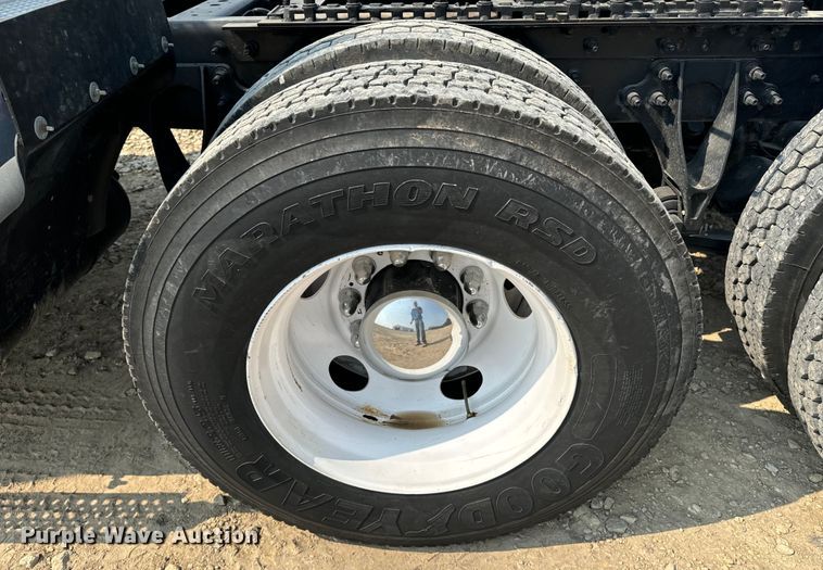 image for item DQ6906 2011 International  Prostar semi truck