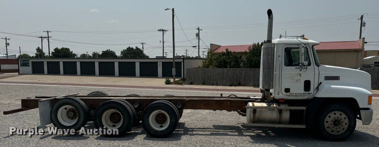 image for item DQ6909 1998 Mack CH613 truck cab and chassis