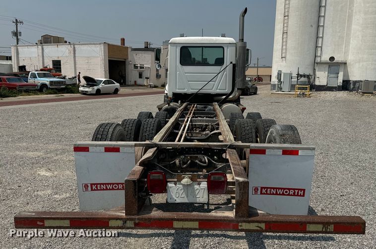 image for item DQ6909 1998 Mack CH613 truck cab and chassis