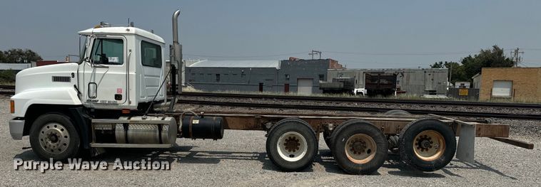 image for item DQ6909 1998 Mack CH613 truck cab and chassis