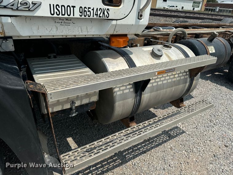 image for item DQ6909 1998 Mack CH613 truck cab and chassis