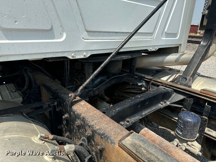 image for item DQ6909 1998 Mack CH613 truck cab and chassis