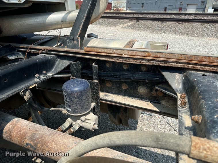 image for item DQ6909 1998 Mack CH613 truck cab and chassis