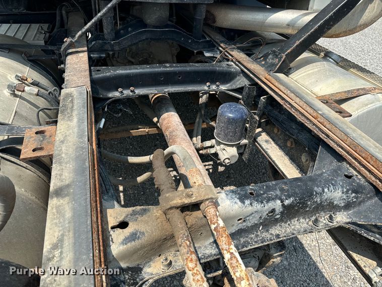 image for item DQ6909 1998 Mack CH613 truck cab and chassis