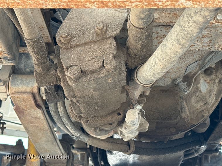 image for item DQ6909 1998 Mack CH613 truck cab and chassis