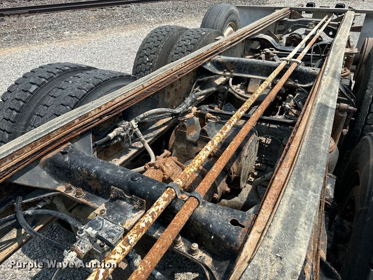 image for item DQ6909 1998 Mack CH613 truck cab and chassis