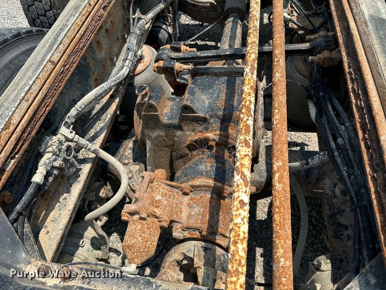 image for item DQ6909 1998 Mack CH613 truck cab and chassis