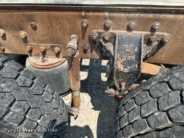 image for item DQ6909 1998 Mack CH613 truck cab and chassis