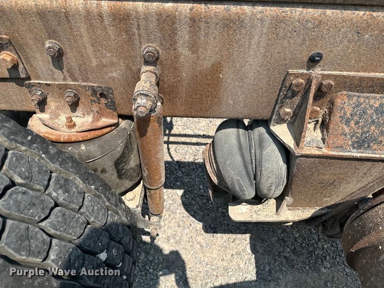 image for item DQ6909 1998 Mack CH613 truck cab and chassis