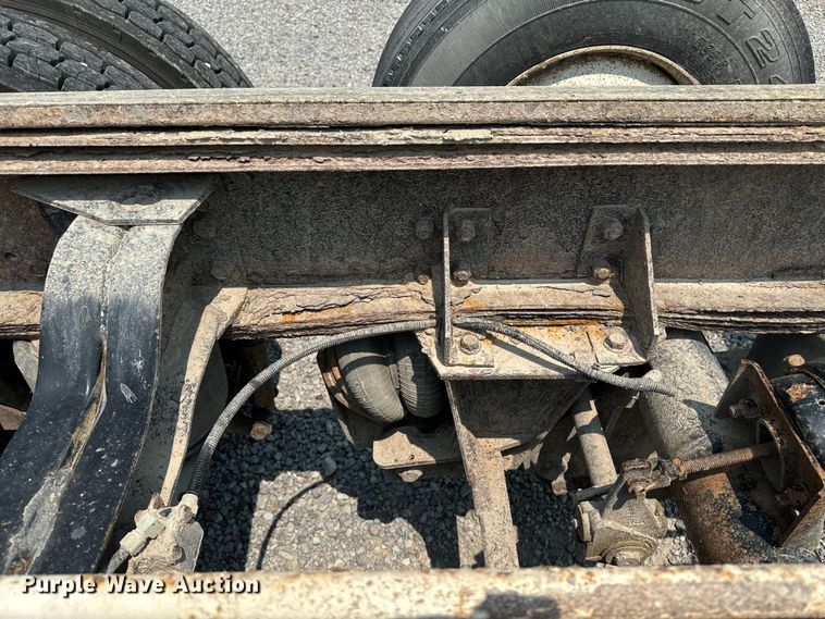 image for item DQ6909 1998 Mack CH613 truck cab and chassis