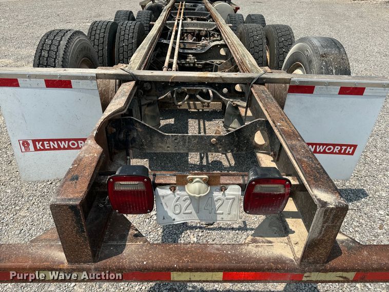 image for item DQ6909 1998 Mack CH613 truck cab and chassis