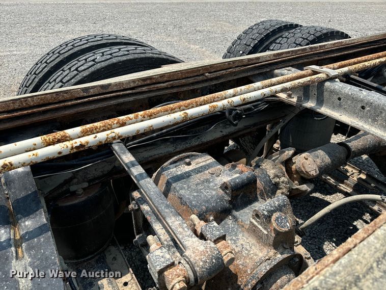 image for item DQ6909 1998 Mack CH613 truck cab and chassis