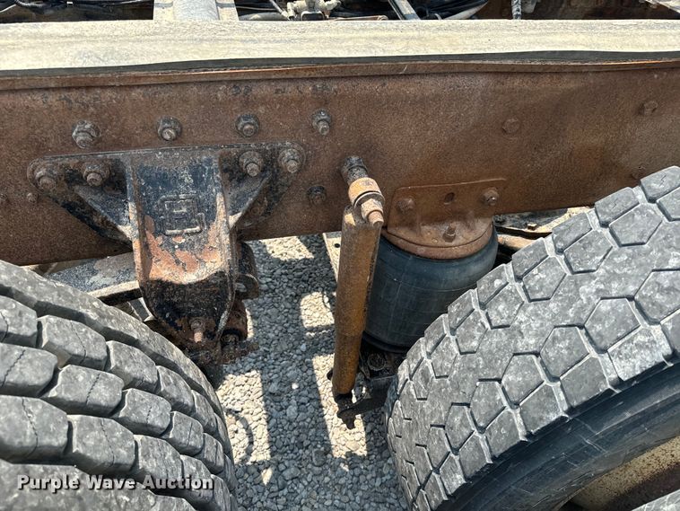 image for item DQ6909 1998 Mack CH613 truck cab and chassis