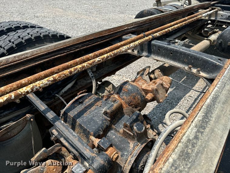 image for item DQ6909 1998 Mack CH613 truck cab and chassis