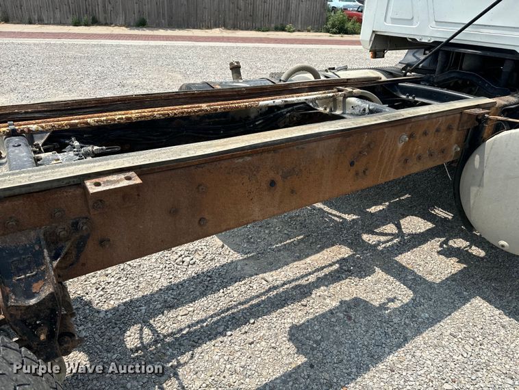 image for item DQ6909 1998 Mack CH613 truck cab and chassis